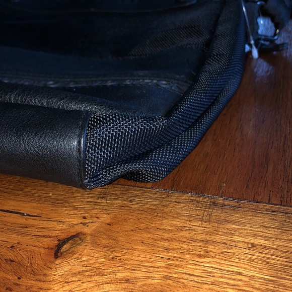 David Bitton Buffalo Man crossbody travel bag - Picture 5 of 16